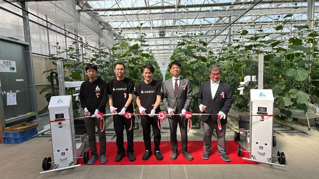 新たに2台、埼玉県の農業生産法人へキュウリ自動収穫ロボットを導入